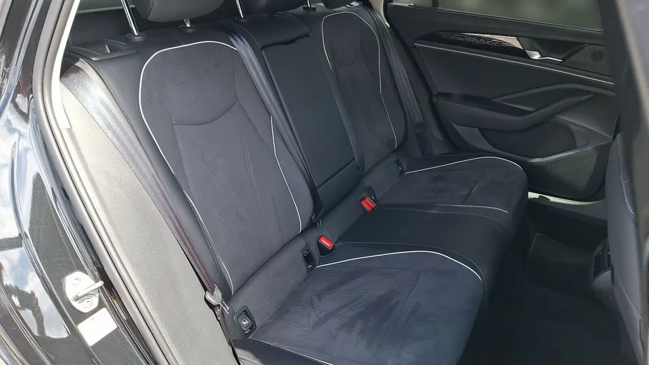 VOLKSWAGEN Passat -