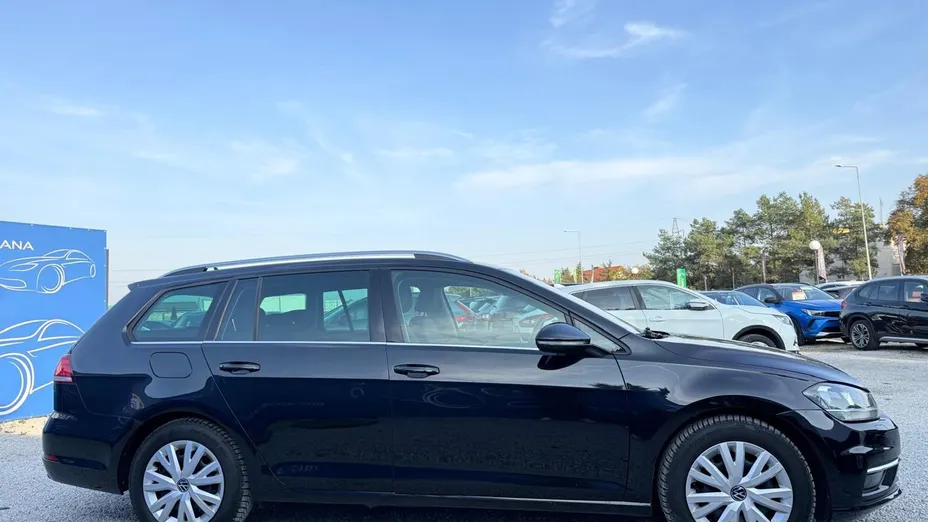 VOLKSWAGEN Golf -