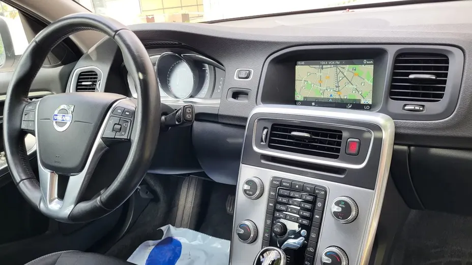VOLVO V60 -
