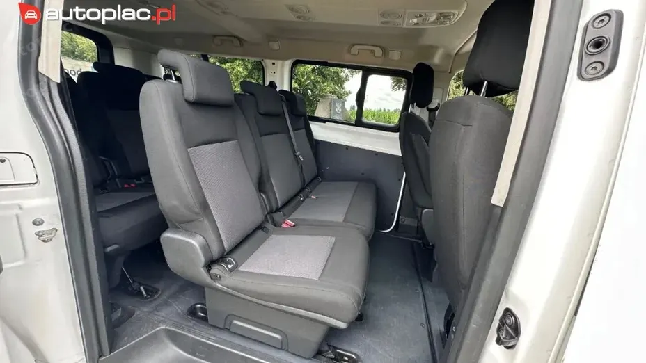 PEUGEOT Traveller -