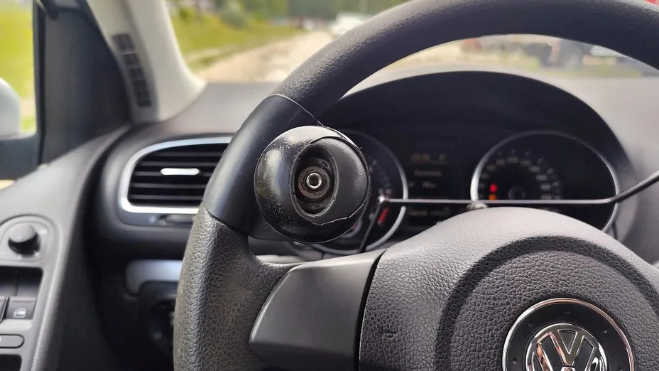 VOLKSWAGEN Golf -