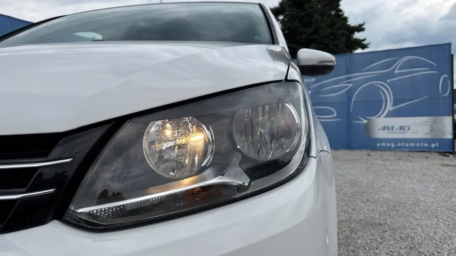 VOLKSWAGEN Touran -