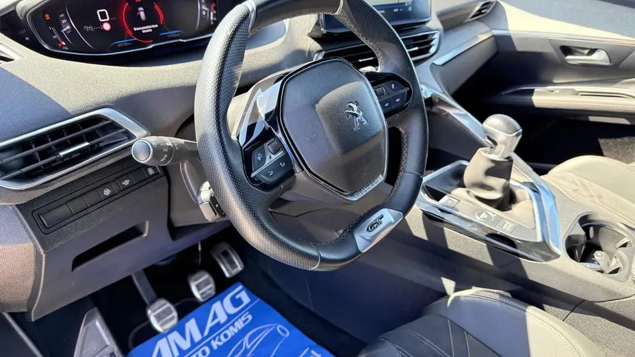 PEUGEOT 3008 -