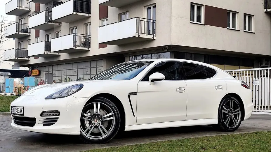 PORSCHE Panamera -