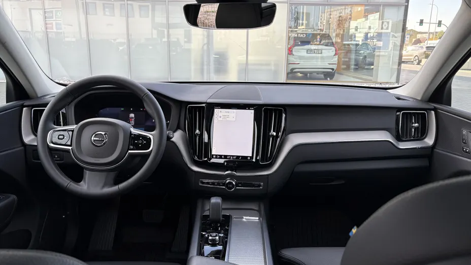 VOLVO XC60 XC60 T6 Plug-In Hybrid AWD Plus Dark aut