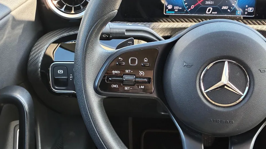 MERCEDES-BENZ CLA CLA 180 7G-DCT