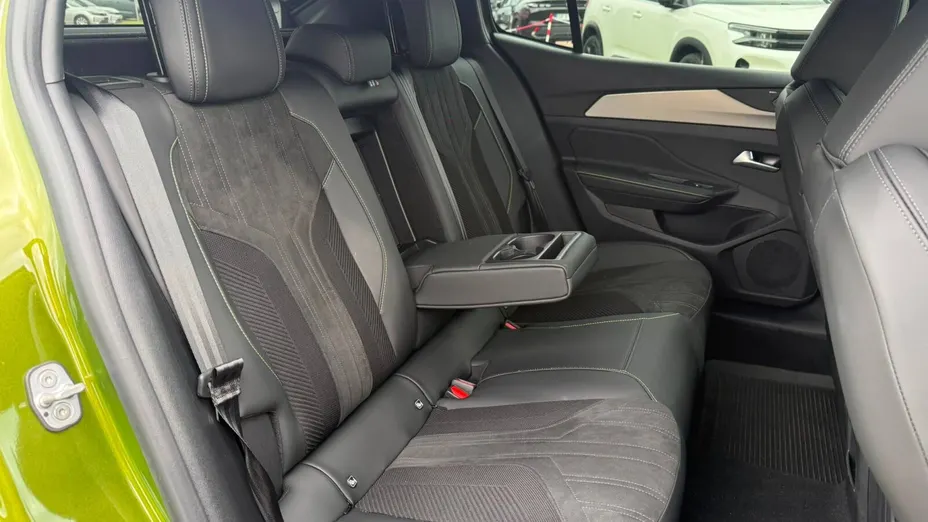 PEUGEOT 408 408 1.6 Plug-in Hybrid 240 GT Exclusive e-DCS7 Nowy