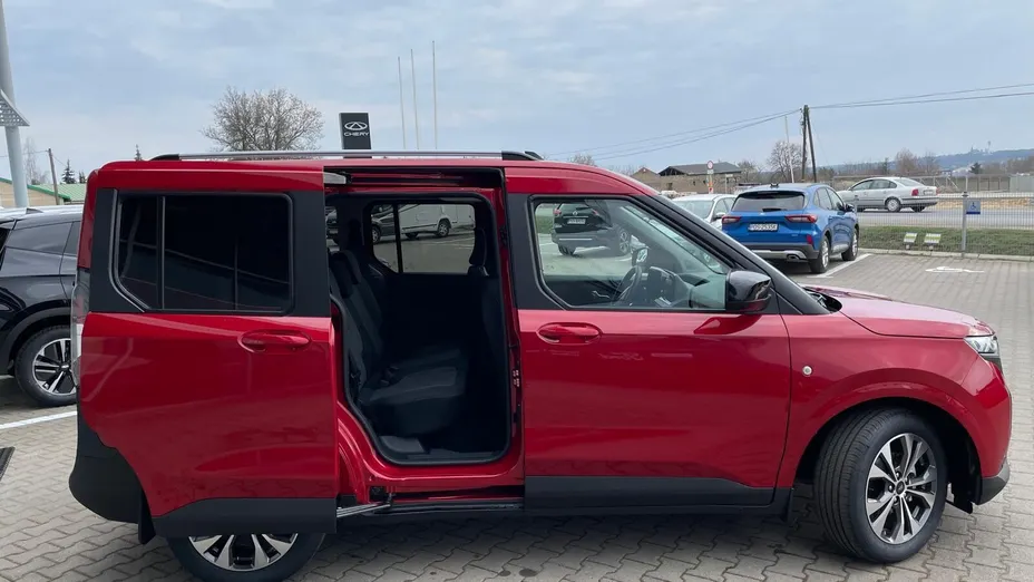 FORD Tourneo Courier Tourneo Courier 1.0 EcoBoost Titanium aut Nowy