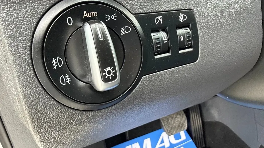 VOLKSWAGEN Touran -