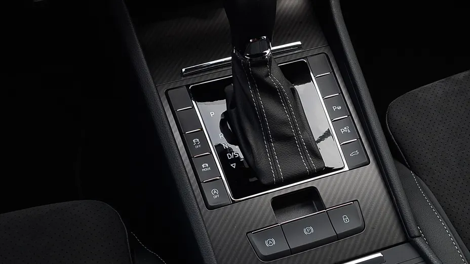 SKODA Superb Superb 2.0 TDI SCR Sportline DSG