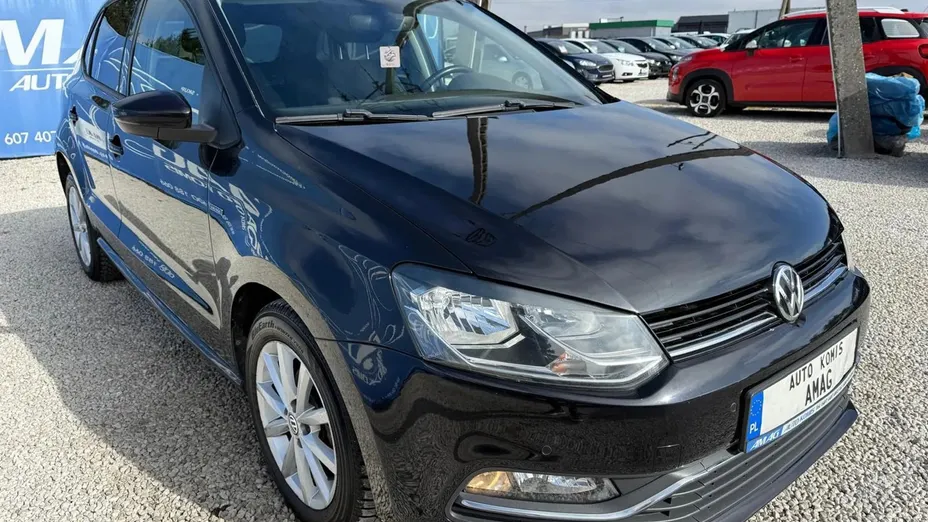 VOLKSWAGEN Polo -