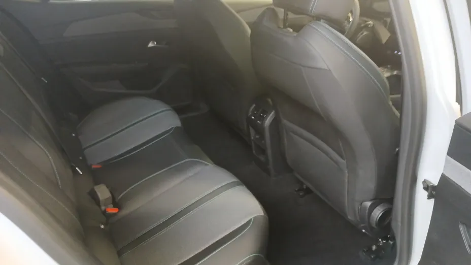 PEUGEOT 408 -