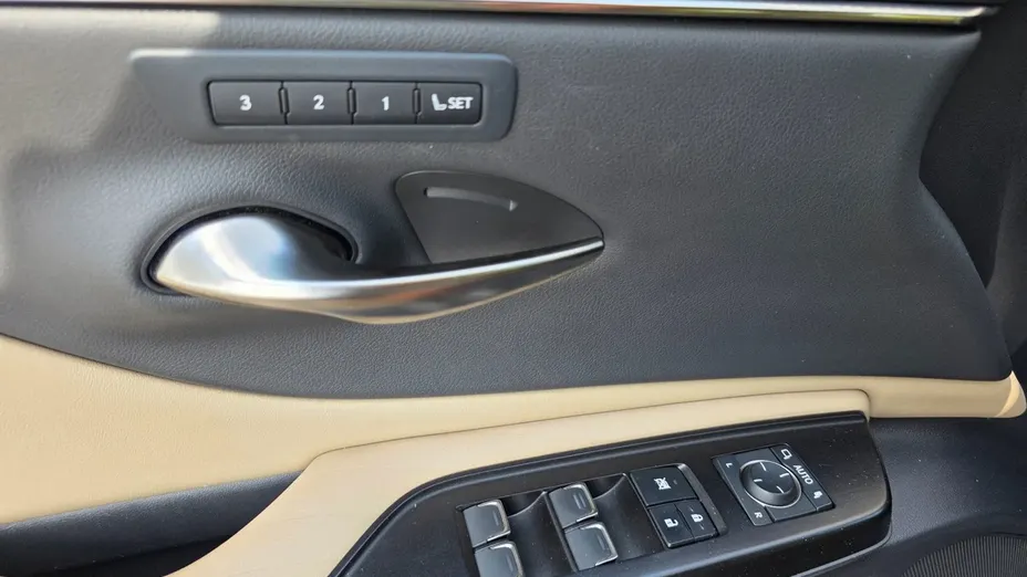 LEXUS ES -