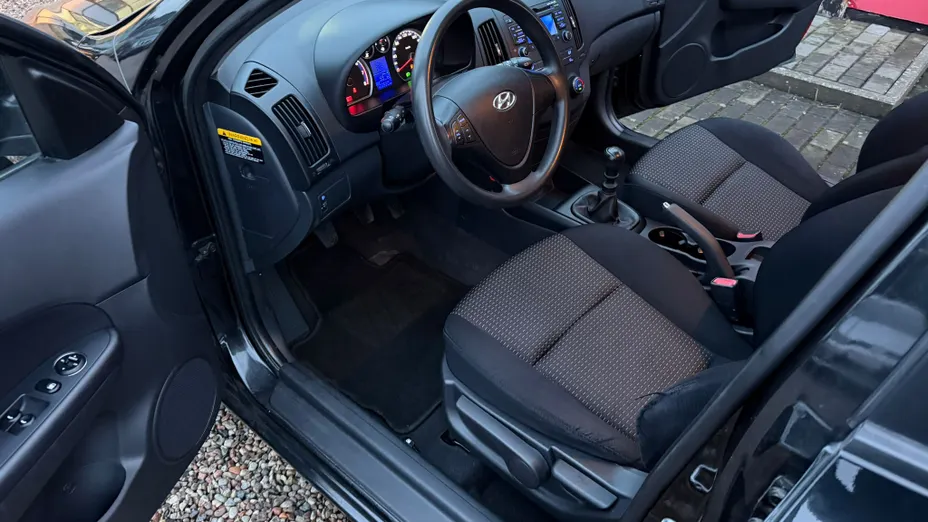 HYUNDAI i30 -