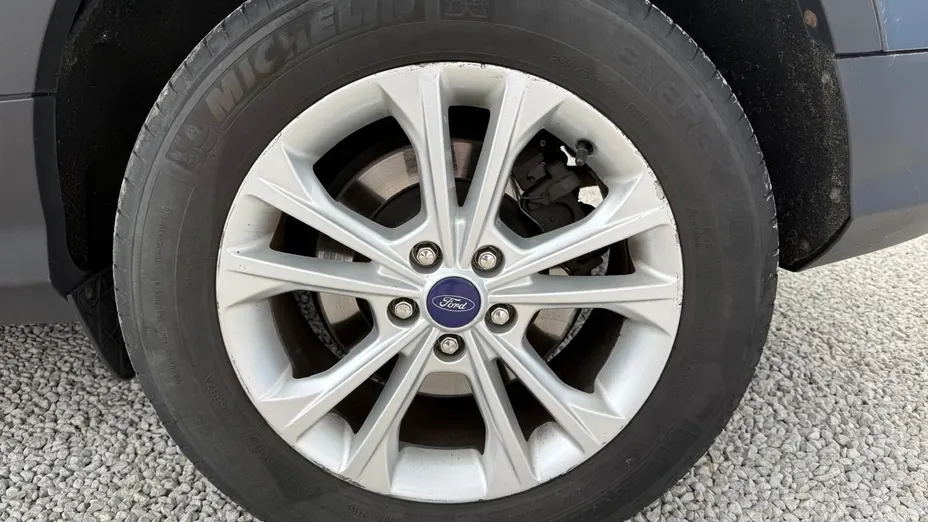 FORD Kuga -