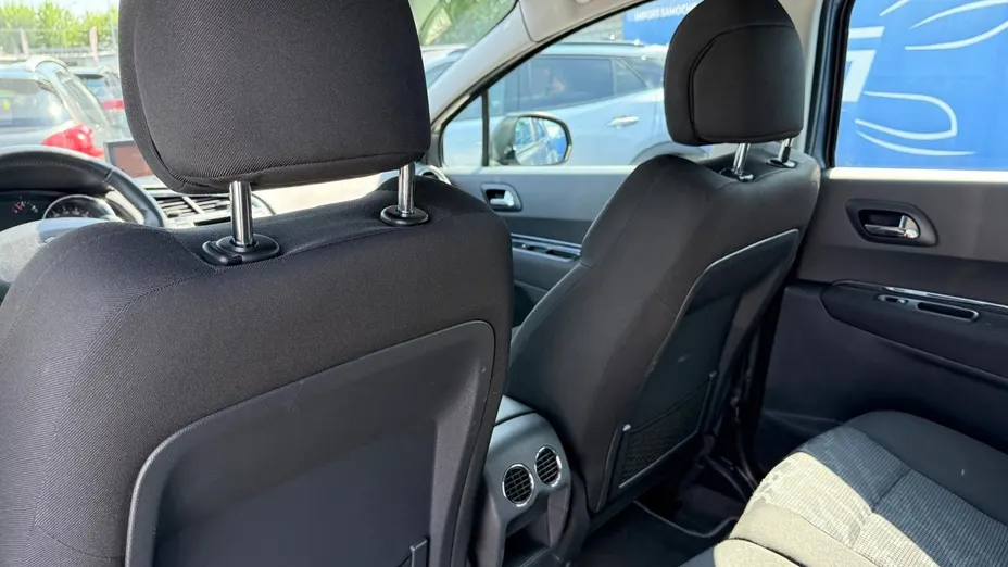 PEUGEOT 3008 -