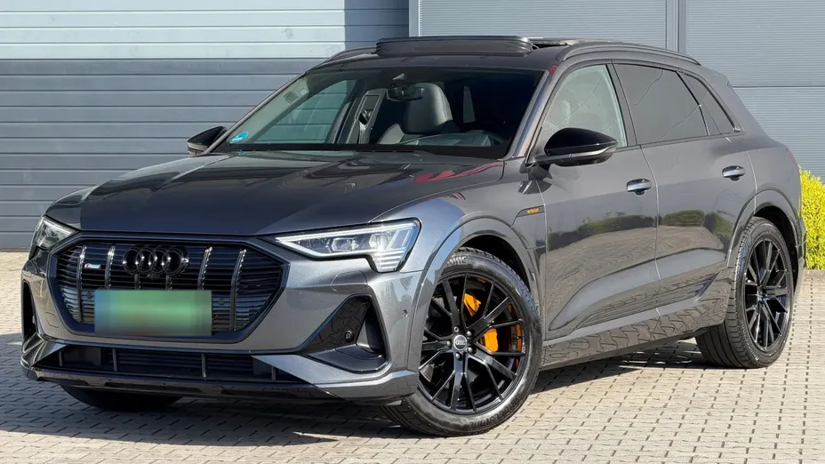 AUDI e-tron -