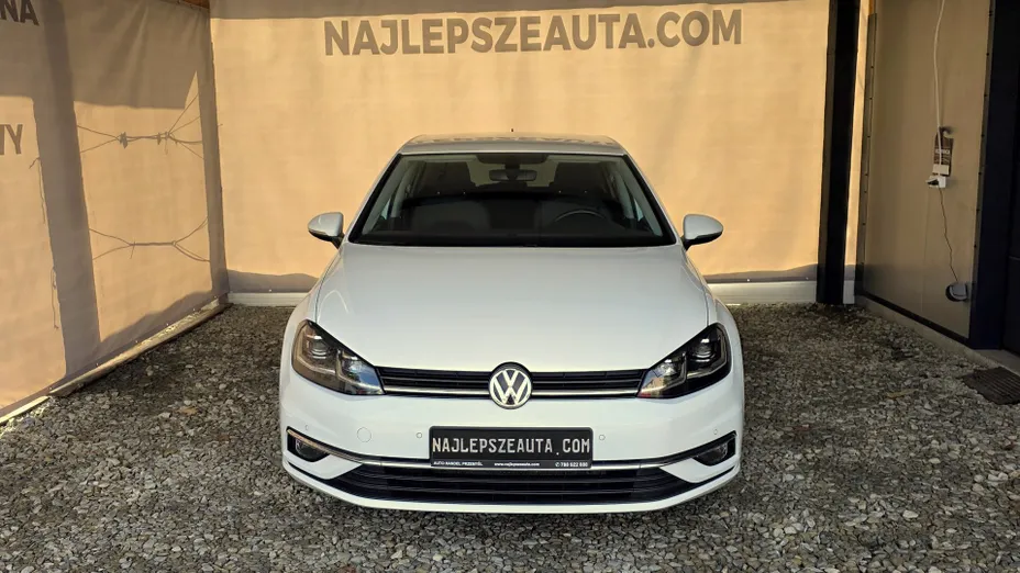 VOLKSWAGEN Golf -