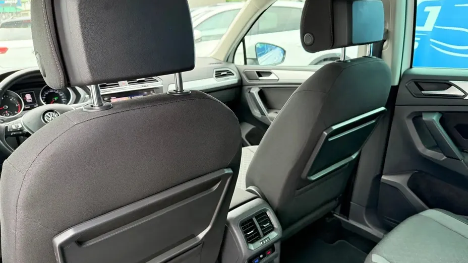 VOLKSWAGEN Tiguan -