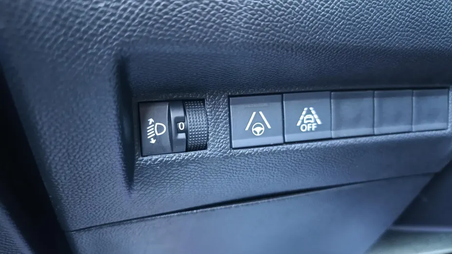 PEUGEOT 208 208 1.2 PureTech Allure S&S EAT8