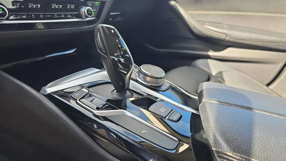 BMW Seria 5 520d xDrive Luxury Line sport-aut
