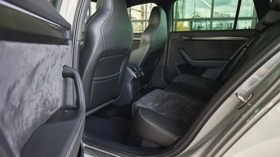 SKODA Superb Superb 2.0 TDI SCR Sportline DSG