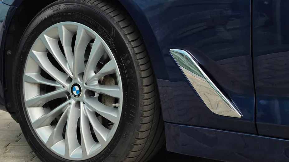 BMW Seria 5 530d Luxury Line aut