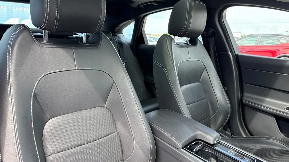JAGUAR XF -