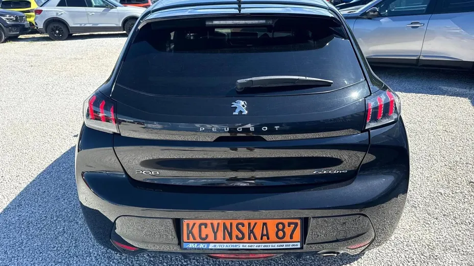 PEUGEOT 208 -