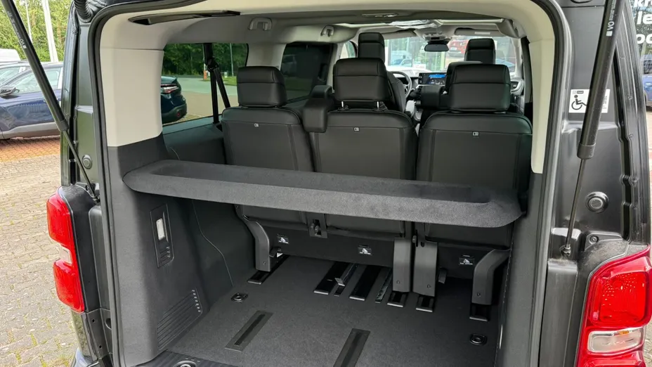 PEUGEOT Traveller Traveller 2.2 BlueHDi Long Business VIP EAT8 Nowy