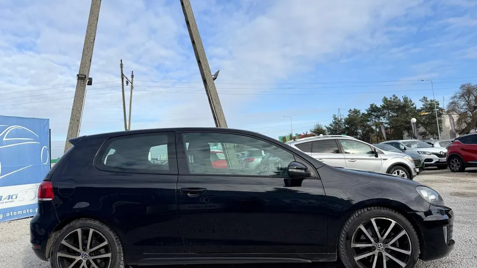VOLKSWAGEN Golf -