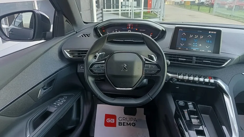 PEUGEOT 3008 -