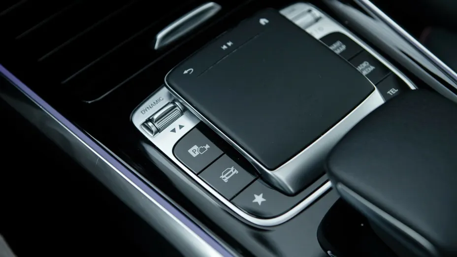 MERCEDES-BENZ GLB GLB 250 4-Matic AMG Line 8G-DCT