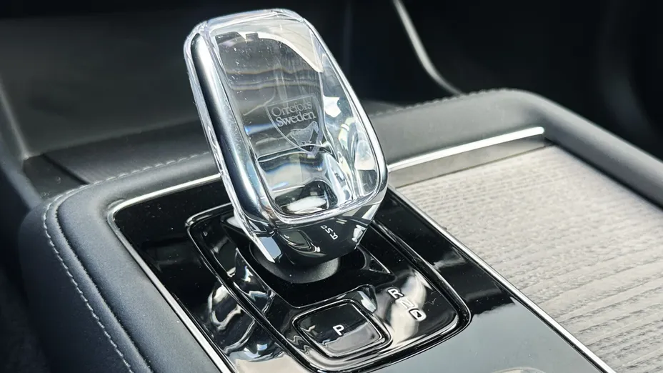 VOLVO XC90 XC90 T8 AWD Plug-In Hybrid Ultra Dark 7os aut
