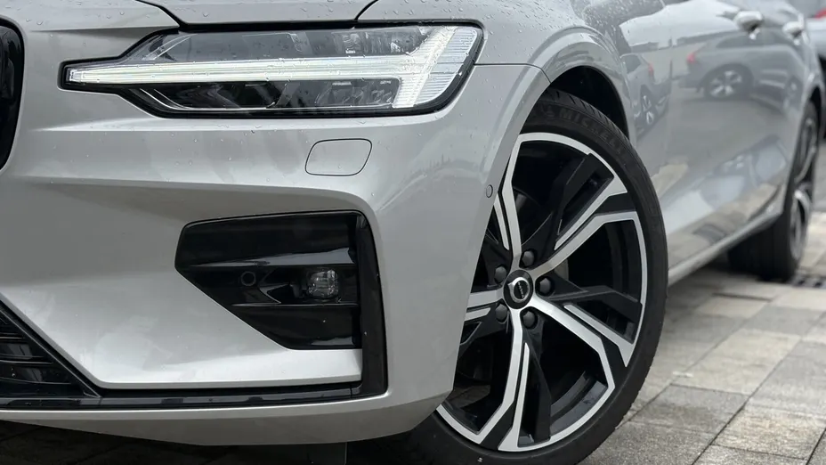 VOLVO V60 V60 B4 B Plus Dark aut