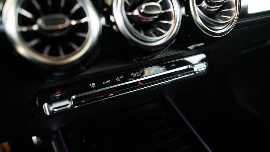 MERCEDES-BENZ GLB GLB 220 d 4-Matic AMG Line 8G-DCT