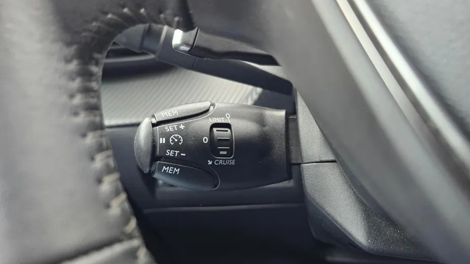 PEUGEOT 208 208 1.2 PureTech Allure S&S EAT8