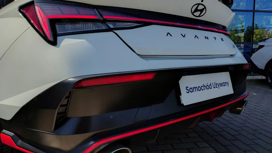 HYUNDAI Elantra -