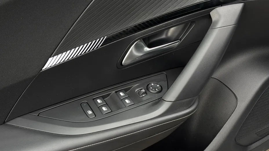 PEUGEOT 2008 2008 PureTech 130 Allure S&S EAT8