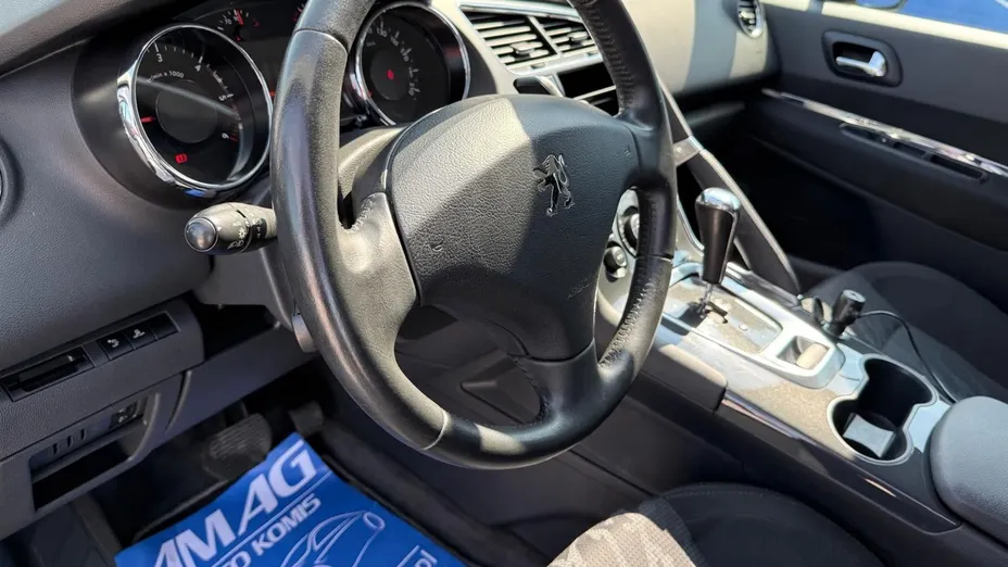 PEUGEOT 3008 -