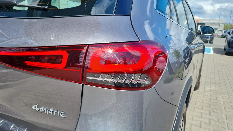 MERCEDES-BENZ EQA EQA 300 66.5kWh 4-Matic Progressive