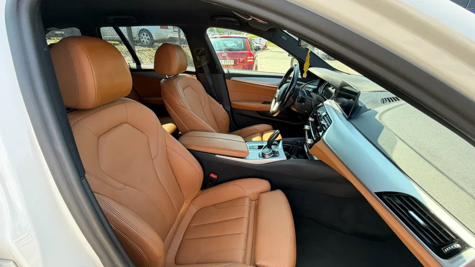 BMW Seria 5 520d Luxury Line aut