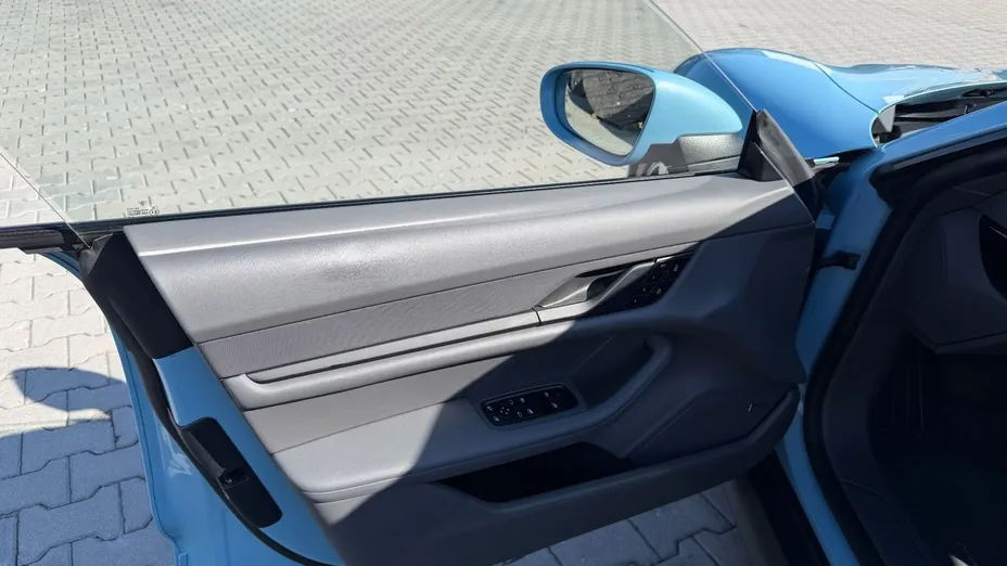 PORSCHE Taycan -