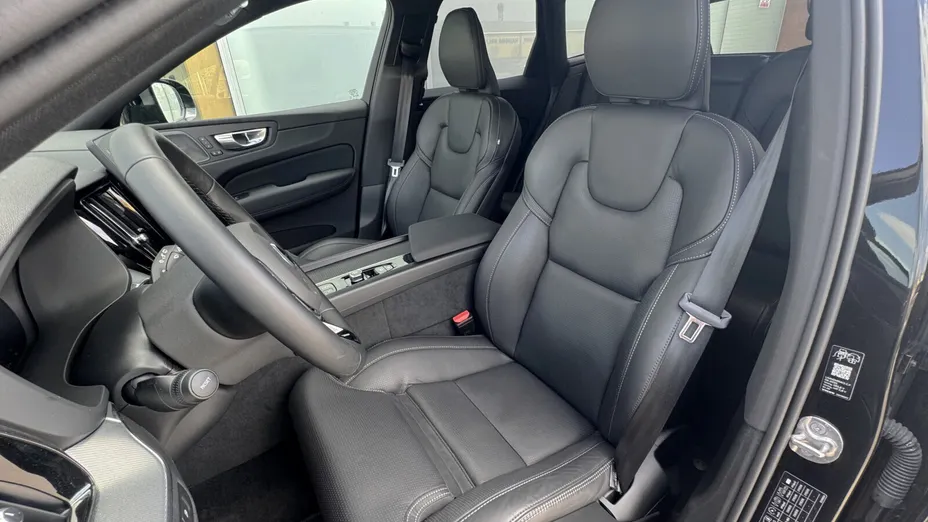 VOLVO XC60 XC60 T6 Plug-In Hybrid AWD Plus Black Edition aut