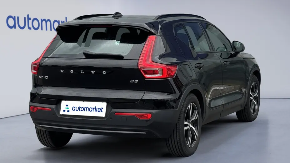 VOLVO XC40 XC40 B3 Plus Dark aut