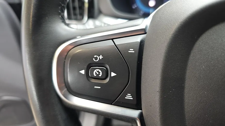 VOLVO XC60 XC60 B4 B Essential aut