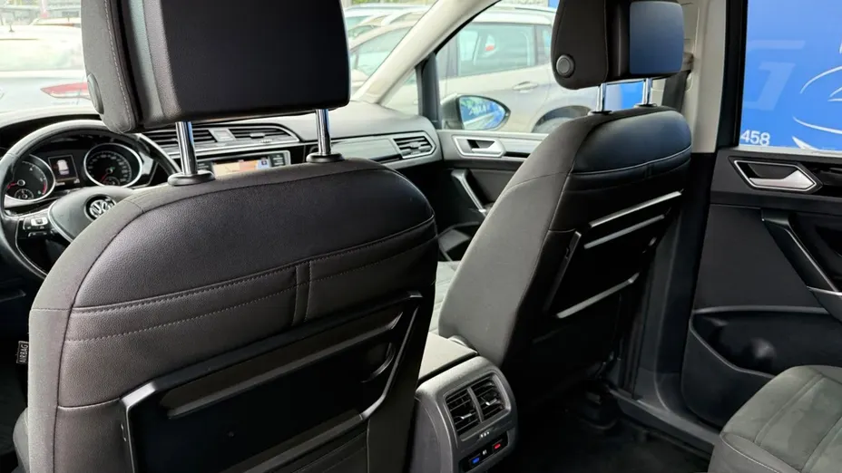 VOLKSWAGEN Touran -