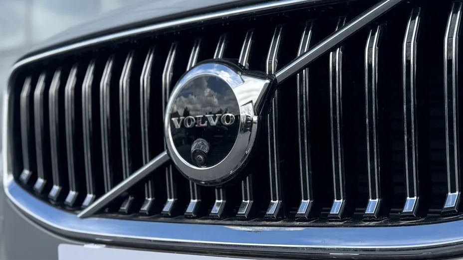 VOLVO XC60 XC60 T6 Plug-In Hybrid AWD Ultra Bright aut