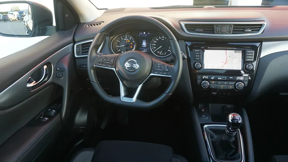 NISSAN Qashqai Qashqai 1.3 DIG-T N-Connecta