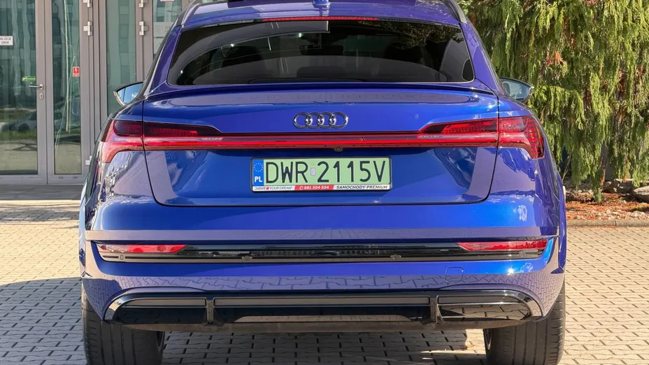 AUDI e-tron Sportback -